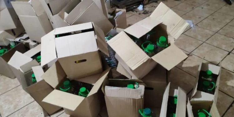 Arrestohet një grek: Flsifikonte vajin e ullirit dhe e sillte në Shqipëri