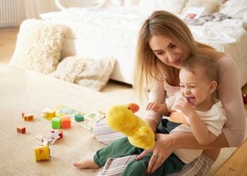 Me dadon apo me gjyshen? Ekspertët tregojnë zgjedhjen e duhur për fëmijën