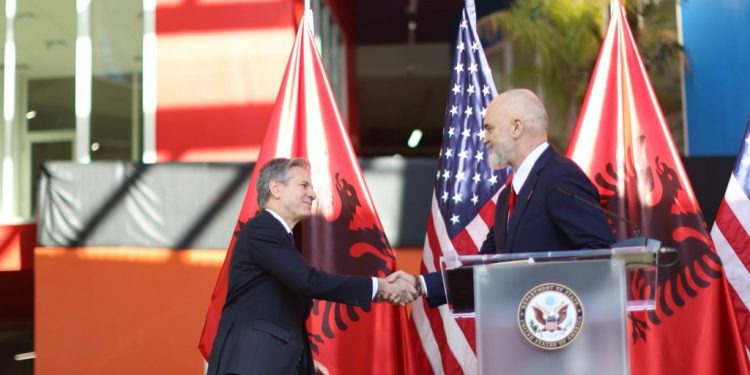 Blinken komplimenton Ramën: Një udhëheqës i shquar, por edhe një kryeministër shumë i mirë