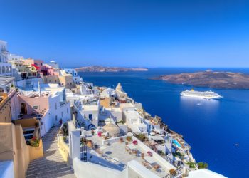 Goditet grupi i shpërndarësve të drogës në Santorini, 4 shqiptarë të arrestuar