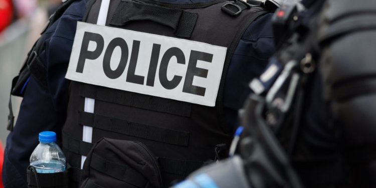 Përleshen shqiptarët në Francë, njëri plagoset me armë tjetri me thikë