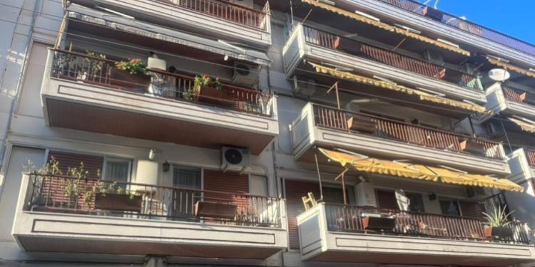 Horror në Selanik, i moshuari vret gruan me thikë dhe tenton t’i japë fund jetës, nipi zbulon krimin e rëndë