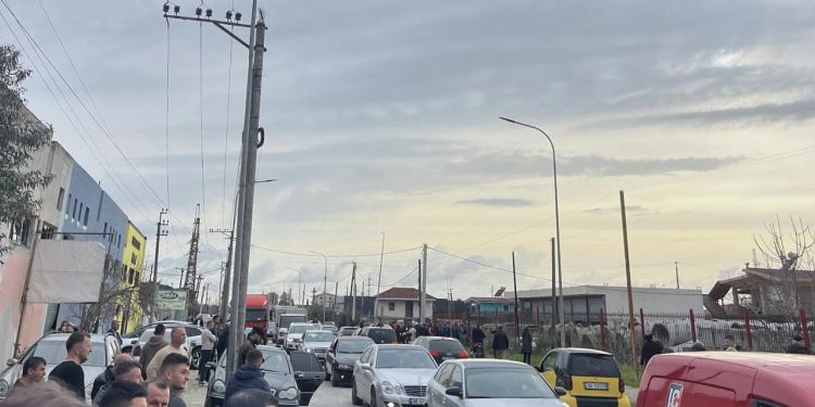 Shpërthim i fuqishëm në Lushnje, katër të plagosur rëndë, dyshohet mes tyre edhe deputeti Bujar Çela