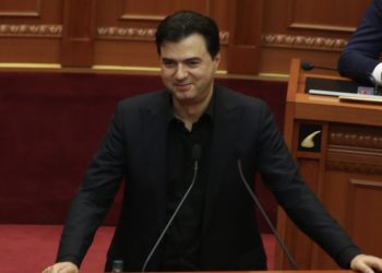 Zaptoi foltoren e Kuvendit, Basha përjashtohet nga seanca!