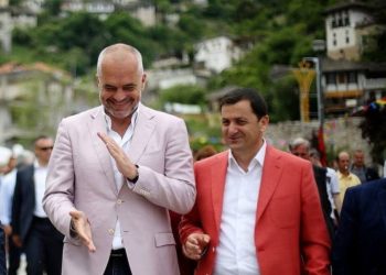 Rama emëron Vangjel Tavon prefekt të Vlorës