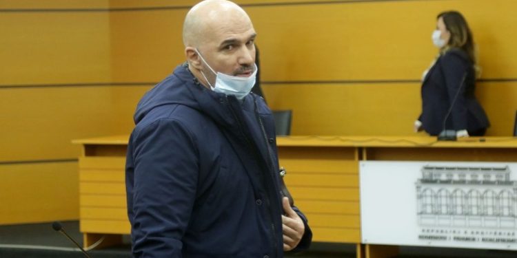 Liroi nga burgu të dënuarin për dhunë në familje, kërkohet shkarkimi i gjyqtarit të Gjirokastrës