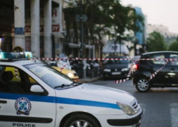 E rëndë në Greqi, shqiptarit i bie shtylla në kokë