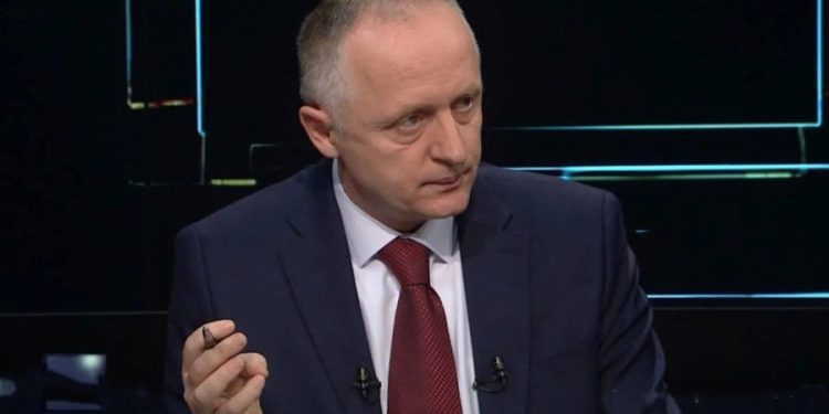 Arrestimi në Big Brother/ Ironia therëse: Të shpresojmë se kryetarë bashkish, deputetë apo ministra të caktuar nuk do të ndjekin këtë strategji loje