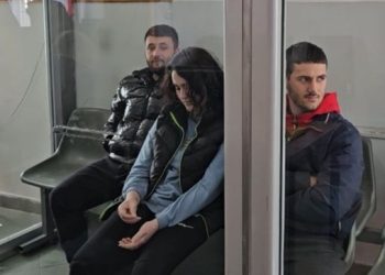 “Nuk e kam vrarë unë babanë, vetëm ndihmova të fshehnim makinën”, shtohet misteri për krimin horror