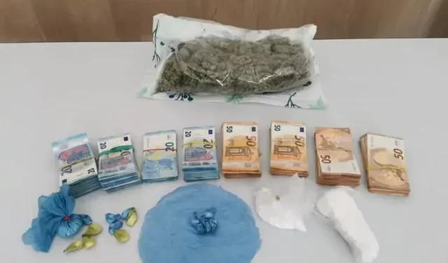 Itali, shqiptarit i gjejnë në banesë gjysmë kilogrami drogë dhe 25 mijë euro