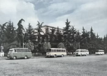 Vizita e turistit britanik në Shqipëri, në ’63-in”: Rënkimet e rubinetave në Hotel ‘Dajtin e mbushur me policinë sekrete