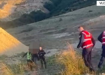 Plagosi me thikë 35-vjeçarin në Vlorë, arrestohet i riu