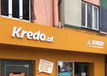 Zjarr te zyrat e Kredo.al në Gjirokastër