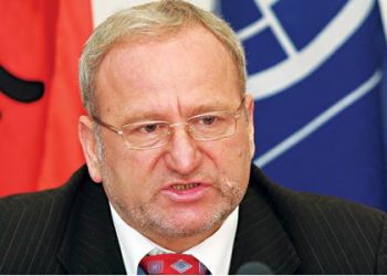 Ndahet nga jeta ish- ministri nga Dropulli, Kosta Barka