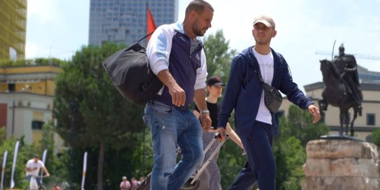 Burrat i merr emigracioni: Lindin më shumë djem, mbeten më shumë vajza