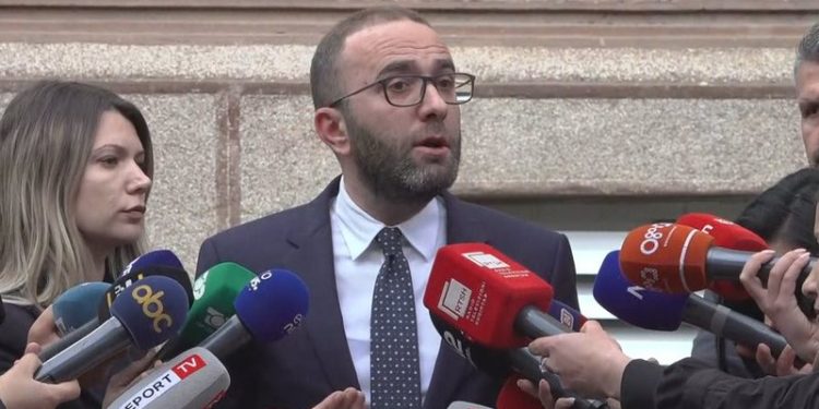 Gaz Bardhi: U ulëm me institucionet, jo me Ramën. Kur të ngrihen komisionet shpallim nëse do zgjidhet ngërçi në Kuvend