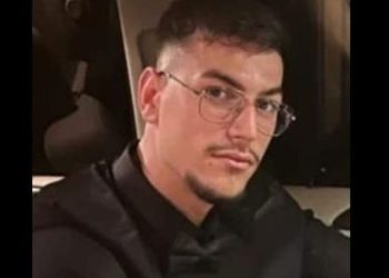 U vra me thikë, shokët e 19-vjeçarit rrëqethin me mesazhin: Lotët për Grein të pashtershëm. Djalë model, paradite në shkollë e pasdite në punë