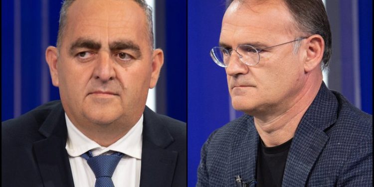 Humori i zi i gazetarit: Belerin e lanë të shkojë te varri i gjyshes, por ishte problem të betohej