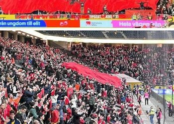 Futbollisti i Suedisë i befasuar nga tifozët kuqezinj: Gjithë stadiumi në këmbë sa herë fitonin topin
