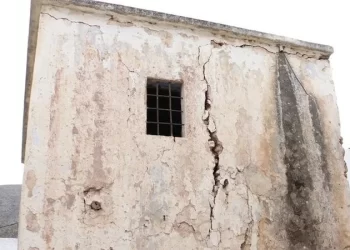 Mure të çarë e tavane të dëmtuar, çfarë la pas tërmeti i fuqishëm në Patra të Greqisë