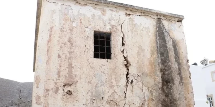 Mure të çarë e tavane të dëmtuar, çfarë la pas tërmeti i fuqishëm në Patra të Greqisë