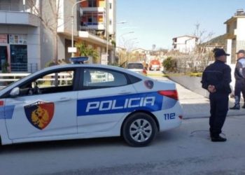 I riu bën sherr me policin, shoqërohet në komisariat