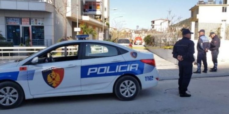 I riu bën sherr me policin, shoqërohet në komisariat