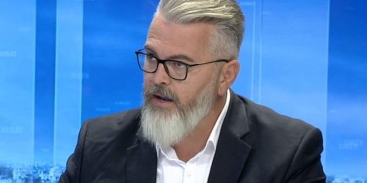 Vendimet e drejtësisë, deputeti i PS: Socialistët nuk hipin as majë ballkonit edhe nuk shtrihen as në bulevard duke bërë shqiponjën