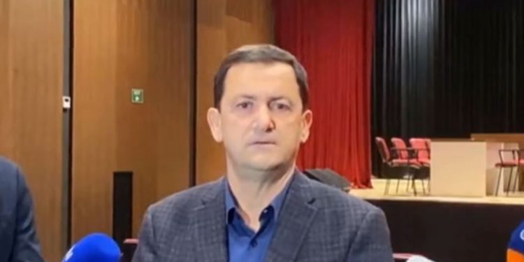 E pështynë në fytyrë, reagon Tavo: Interesat e vogla kanë marrë peng Himarën