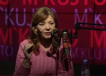Përlotet Nora Malaj: Nuk munda të bëja më fëmijë… (VIDEO)