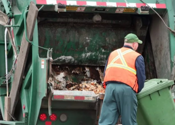 Çmenduri në Sarandë, rrihet shoferi i makinës që mblidhte plehrat