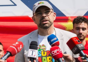 Rrëfehet vëllai i Edi Ramës: Kam qenë hamall në Greqi, ngarkoja arka me birrë dhe “Pepsi” (VIDEO)