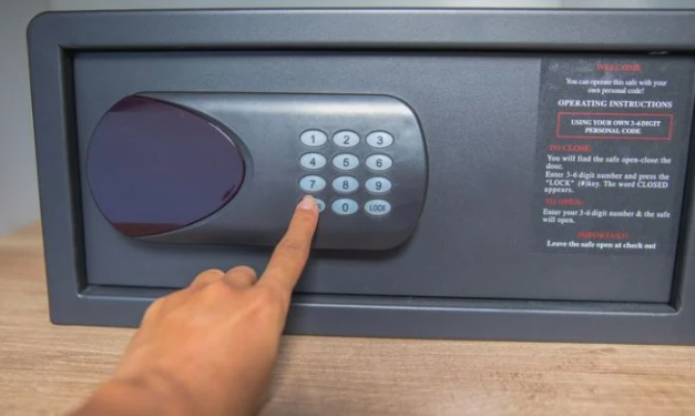 Skema/ Si e vodhën shqiptarët kasafortën me 150 mijë euro në një shtëpi në Greqi