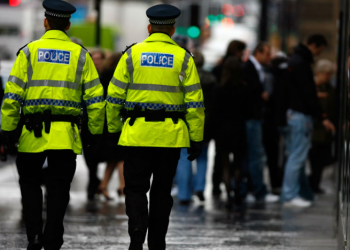 Tentoi të arratisej me sendet e vjedhura, arrestohet në aeroportin anglez “skifteri” shqiptar