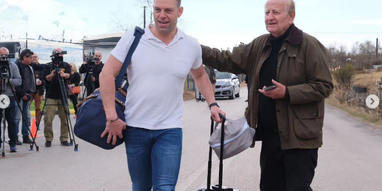 Kryetari i SYRIZA nis shërbimin e detyruar ushtarak: Nder t’i shërbej Greqisë (FOTO)