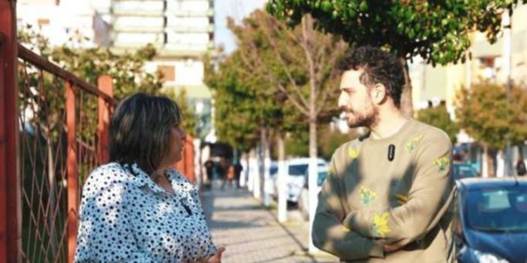 Njihuni me mësuese Linditën: Mamasë i ra të fikët kur më pa për herë të parë, unë linda me një dorë