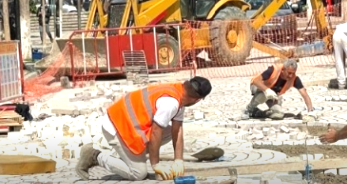 Punimet në rrugët e brendshme të Sarandës, kompania kërkon edhe 6 muaj kohë. Ç’do ndodhë me sezonin turistik?