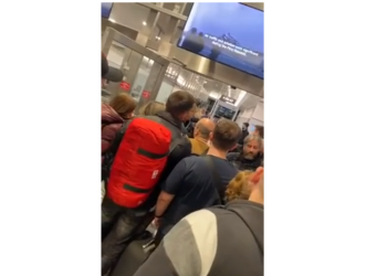 Skandal me WizzAir, rreth 200 shqiptarë ngelen në aeroportin e Pragës (VIDEO)