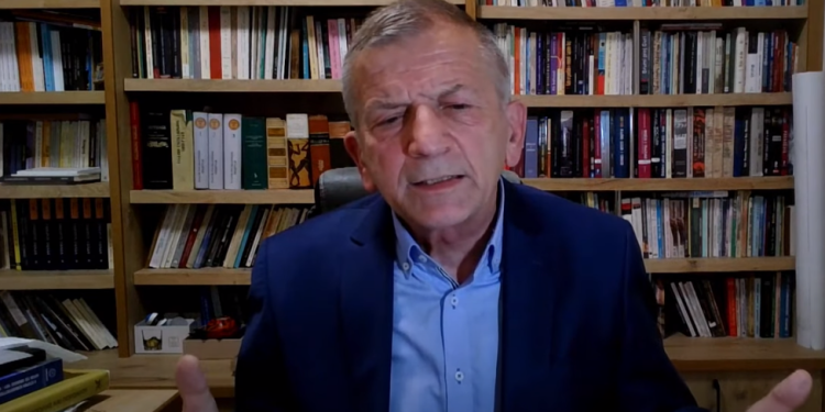 Panajot Barka: Kam një USB me grabitjet e pronave në jug të Shqipërisë (VIDEO)