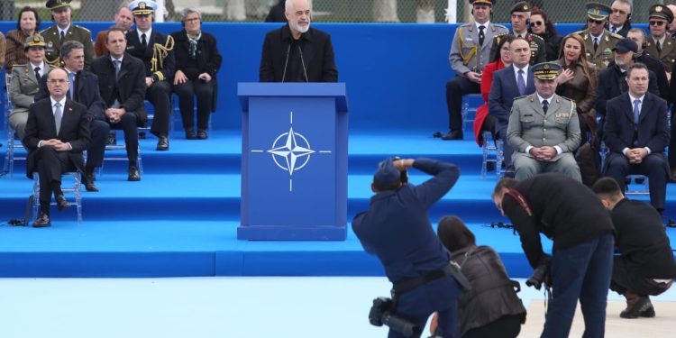 Hapet baza e NATO-s në Kuçovë, Rama citon shkrimin e “Zërit të Popullit” kur vinte Hrushovi: Dikur ishim vend strategjik i Rusisë