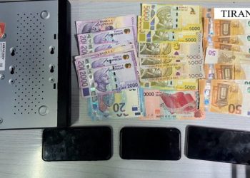 Skraparliut i shkon keq aventura “hot” në Tiranë, arrestohet në qendër masazhesh bashkë me vajzat