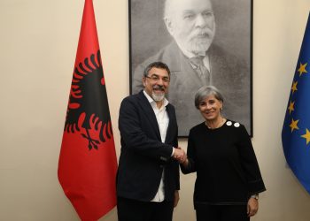 Çuçi pret raporteren për Shqipërinë në PE: Platformë dialogu me opozitën për ligjet me 3/5. Rikthimi në normalitet një sinjal i mirë