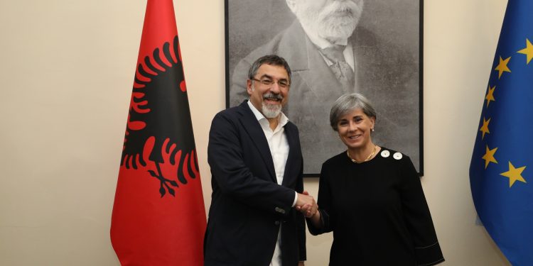 Çuçi pret raporteren për Shqipërinë në PE: Platformë dialogu me opozitën për ligjet me 3/5. Rikthimi në normalitet një sinjal i mirë