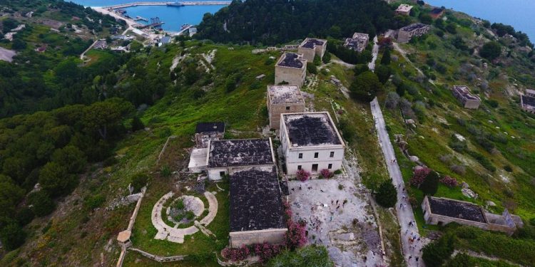 Kreshnik Spahiu: Pse ata që i shitën jugun Greqisë, po kundërshtojnë që Sazani t’i jepet Amerikës?