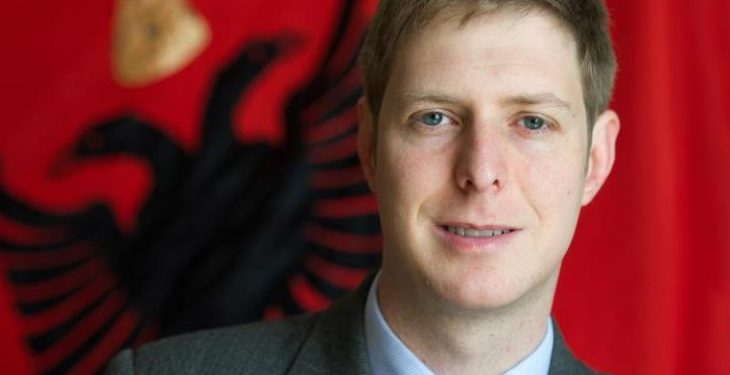 Një kullë pas hotel Dajtit dhe miliona euro prona, zbardhet pasuria e Princ Lekës