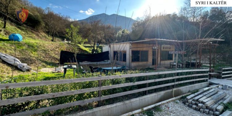 Po ndërtonte pa leje te “Syri i Kaltër”, arrestohet 33-vjeçari nga Saranda
