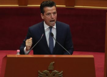 Agron Shehaj: Parlamenti teatër hesht për faljen e Sazanit