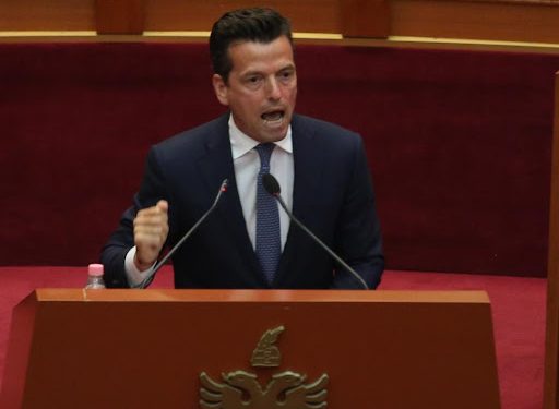 Agron Shehaj: Parlamenti teatër hesht për faljen e Sazanit