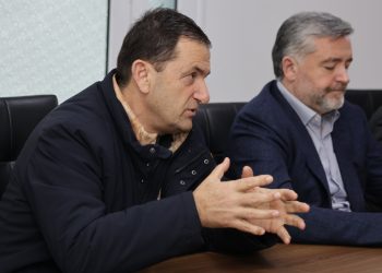 Vangjel Tavo “nis fushatën” në Himarë, merr pjesë në takimet e strukturave të PS (FOTO)