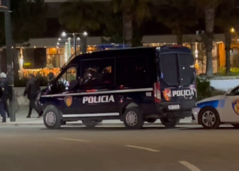 FNSH zbarkon në Vlorë, kontrolle në disa rrugë të qytetit